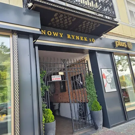 Nowy Rynek 10 *