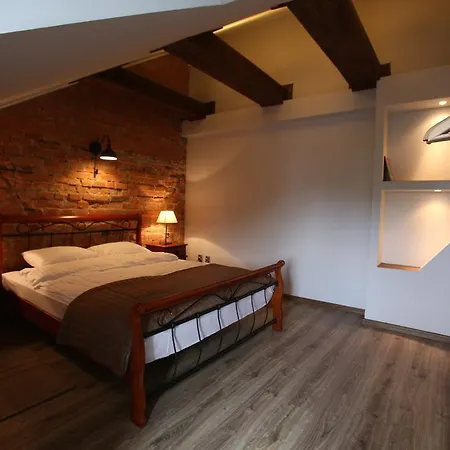 Nowy Rynek 10 프우크